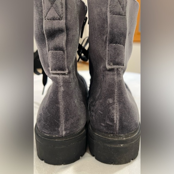 Women's Silver Gray Velvet Ankle Combat Moto Grunge Biker Goth Lace Up Boots - Picture 3 of 9